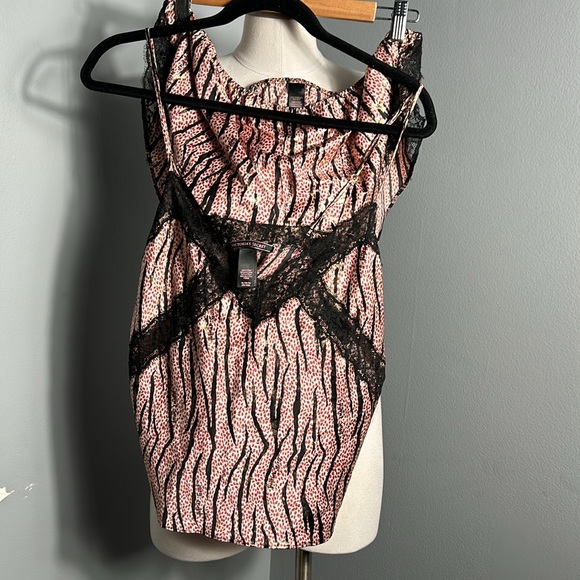 Victoria’s Secret Sleep Set Camo Top and Bottom size XL- like new - Picture 10 of 12